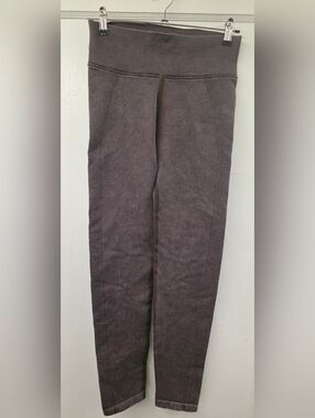 Offline by Aerie High Rise Leggings Medium  Deep Plum Ribbed Waist Athletic Yoga